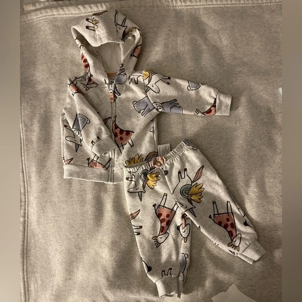 Carter’s | (2) piece colorful unicorn sweatsuit | 6 mo